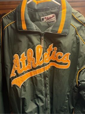 Oakland Athletics Green & Yellow Majestic Jacket men’s  thick fleece lined.